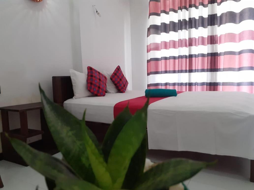 Jasmine White House Restaurant & Spa Dickwella Room photo